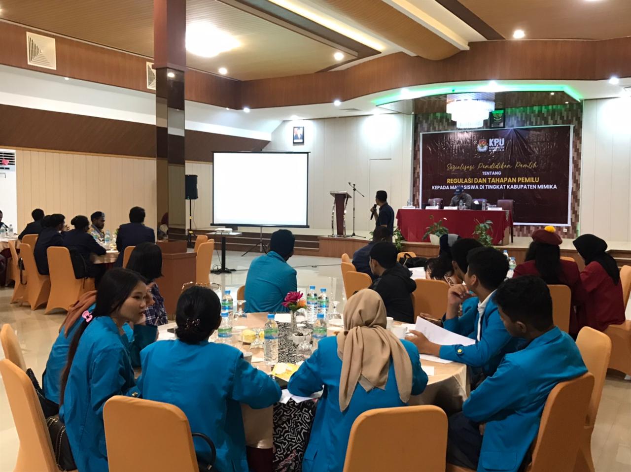 kpu-mimika-sosialisasi-regulasi-dan-tahapan-pemilu-2024-pada-pemilih-pemula